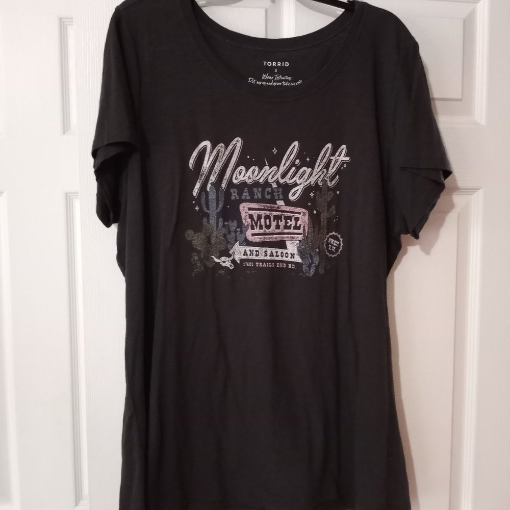 Torrid 3 Moonlight Ranch Motel Gray Graphic Tee